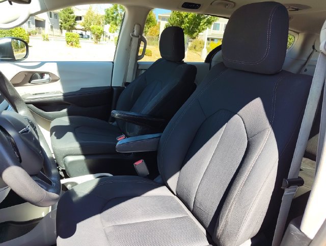 Used 2017 Chrysler Pacifica LX FWD image 18