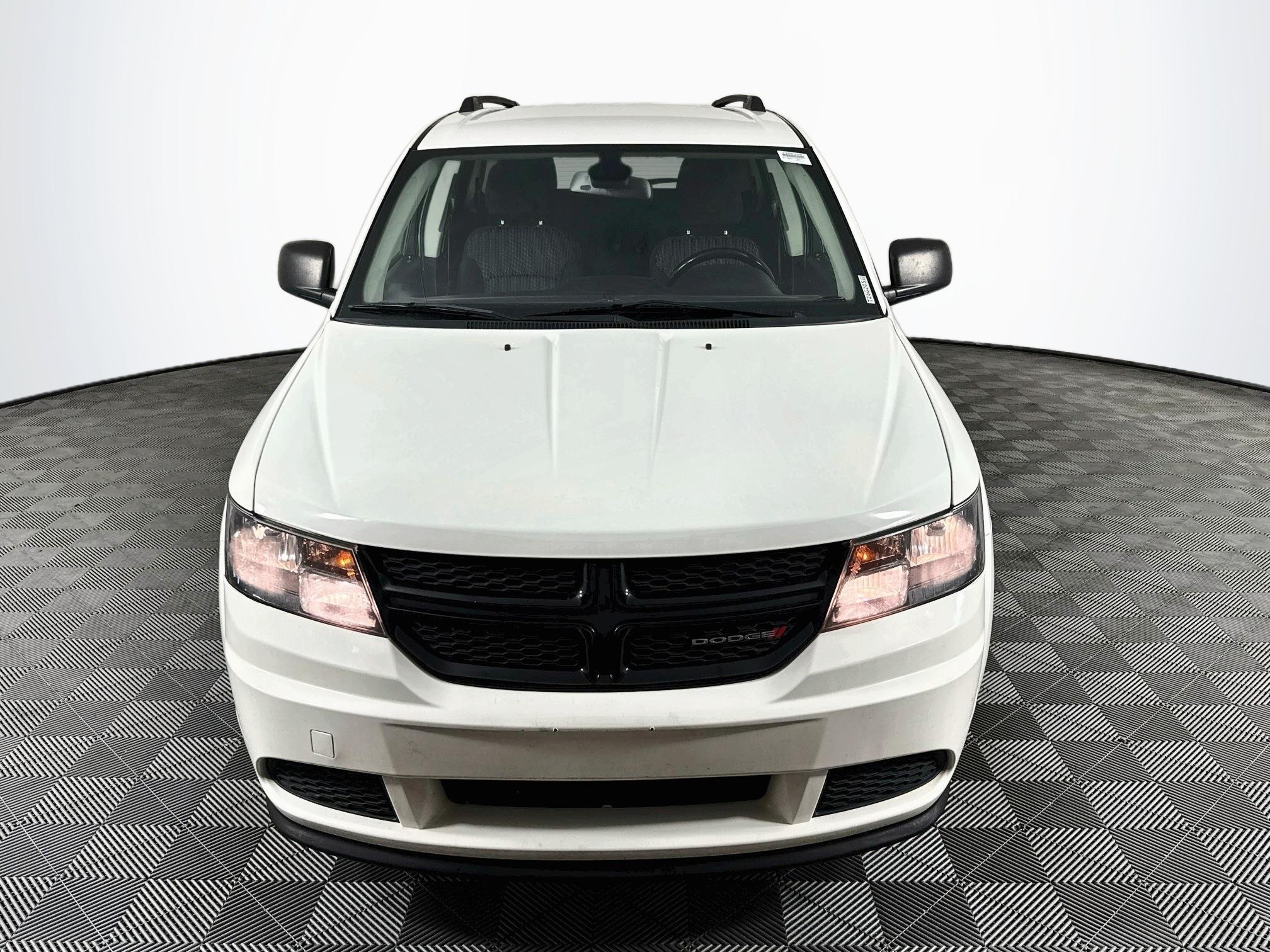 Used 2020 Dodge Journey SE w/ SE Popular Equipment Group FWD image 2