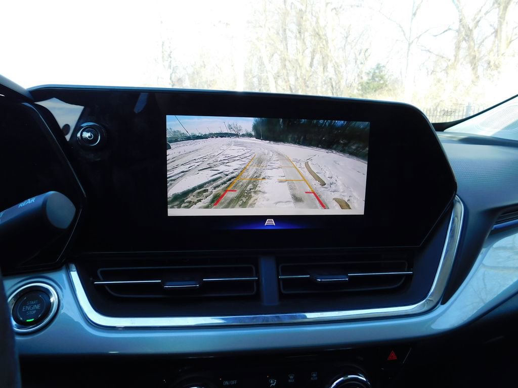 Used 2025 Chevrolet Trax LT w/ LT Convenience Package image 6