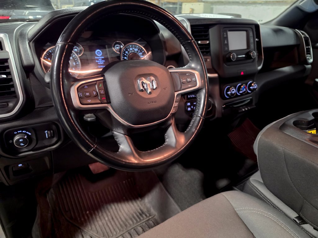 Used 2022 RAM 1500 Big Horn AWD/4WD image 4