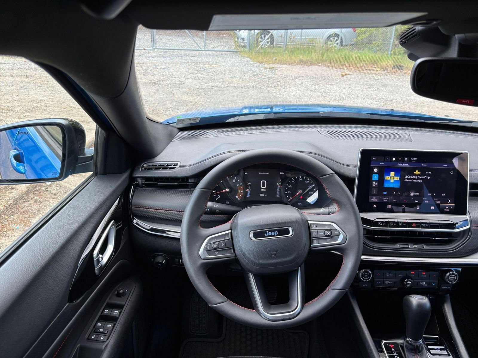 Used 2025 Jeep Compass Trailhawk image 33