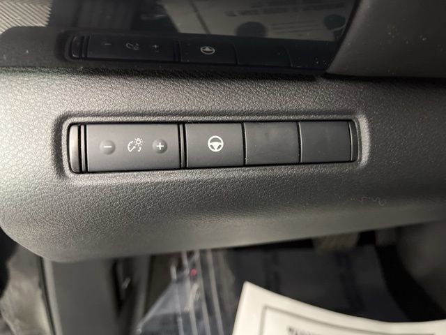 Used 2024 Nissan Pathfinder SV image 32