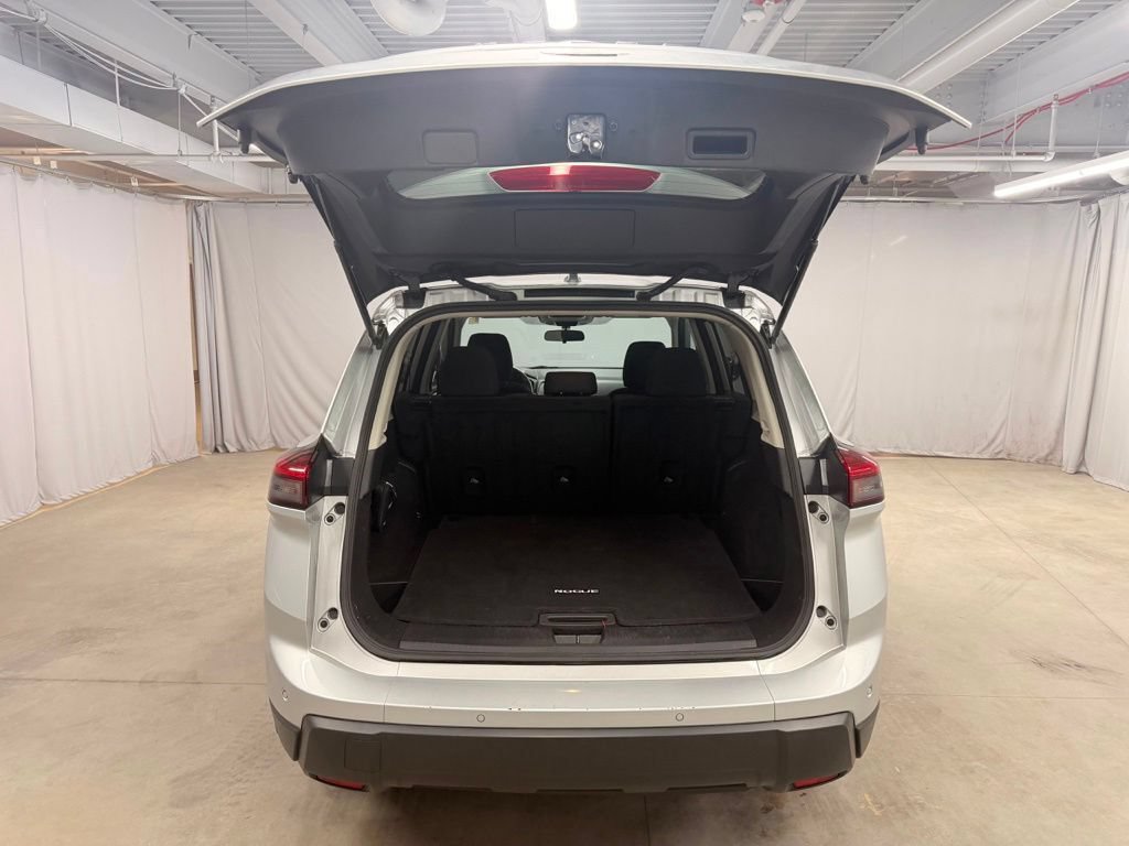 Used 2024 Nissan Rogue S AWD/4WD image 11