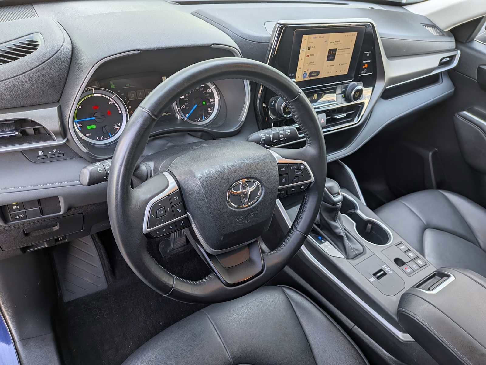 Used 2023 Toyota Highlander XLE AWD/4WD image 14