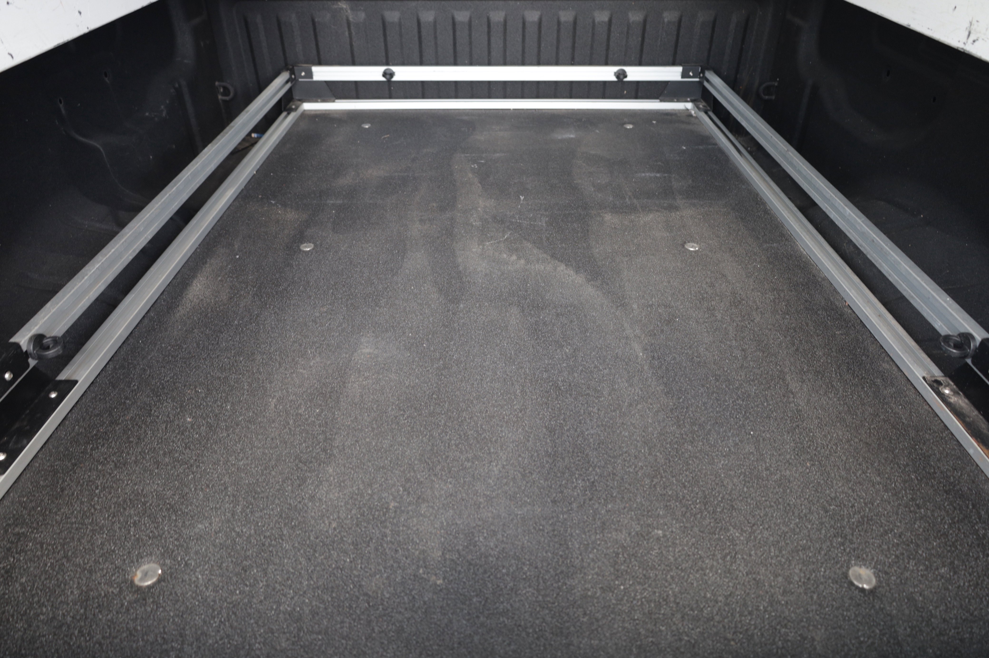 Used 2022 Nissan Titan S RWD image 5