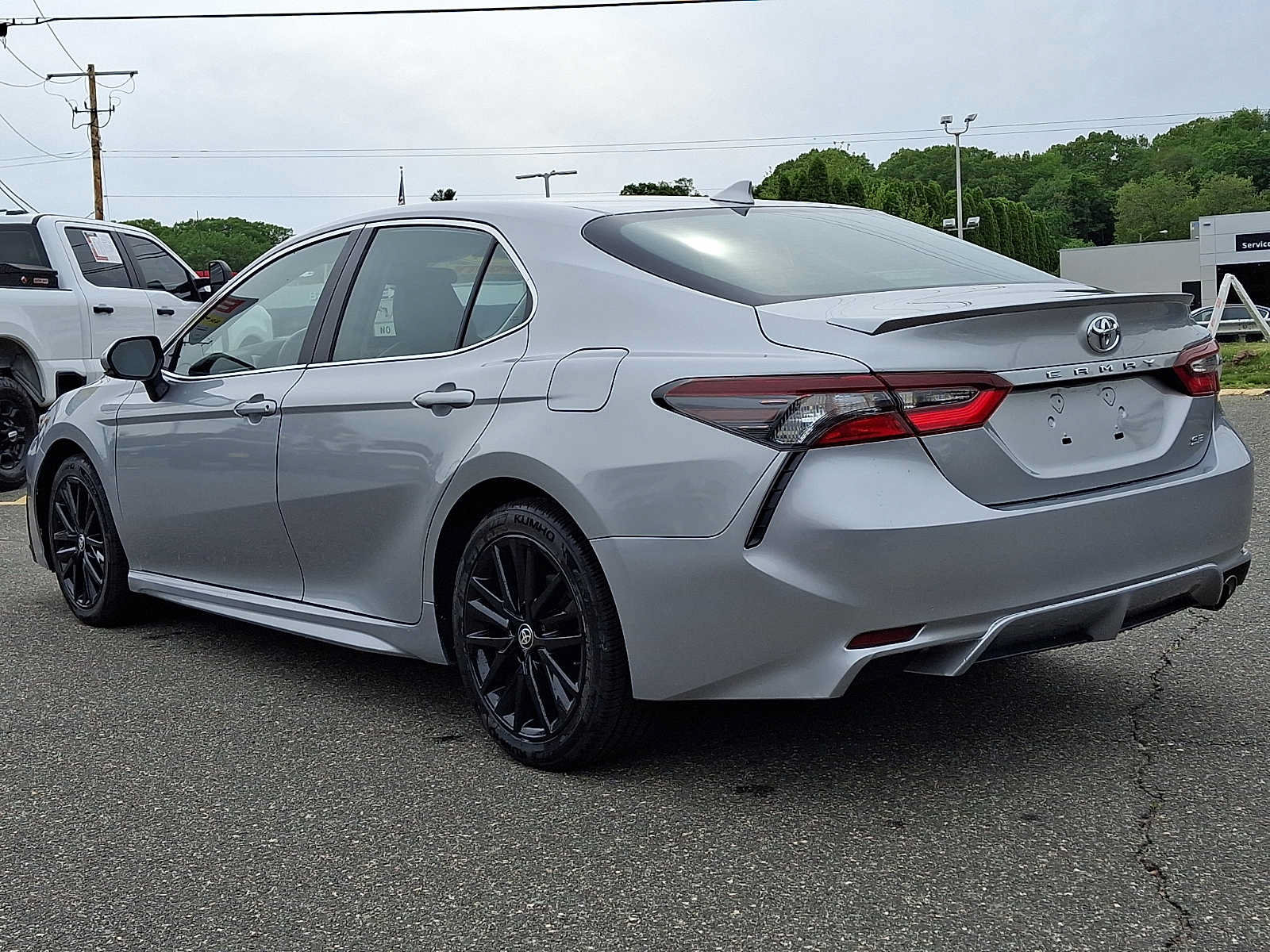 Used 2024 Toyota Camry SE FWD image 4