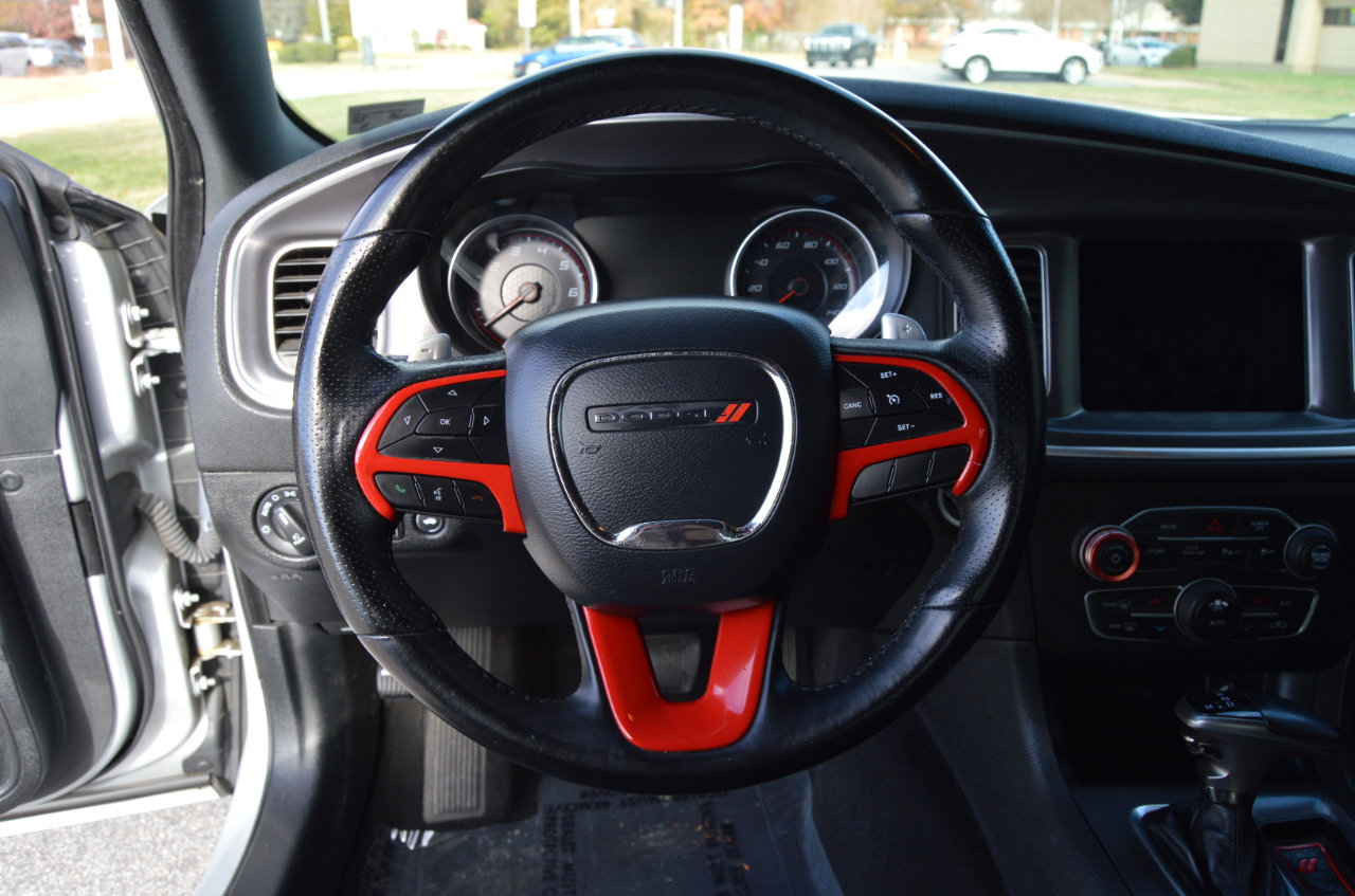 Used 2019 Dodge Charger SXT w/ Driver Confidence Group image 9