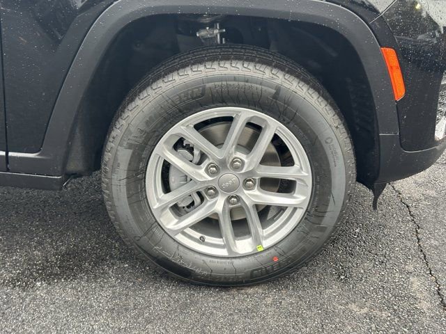 New 2025 Jeep Grand Cherokee Laredo image 14