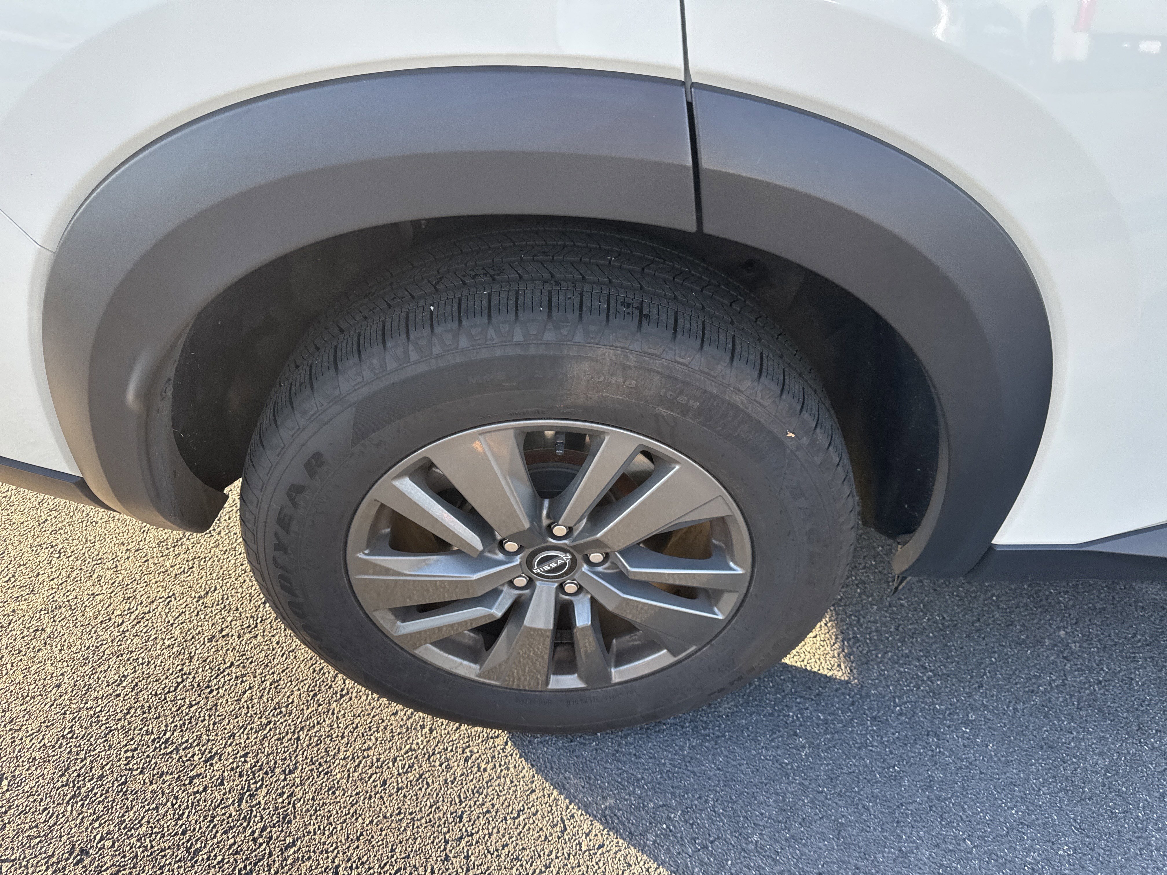 Used 2024 Nissan Pathfinder SV image 11