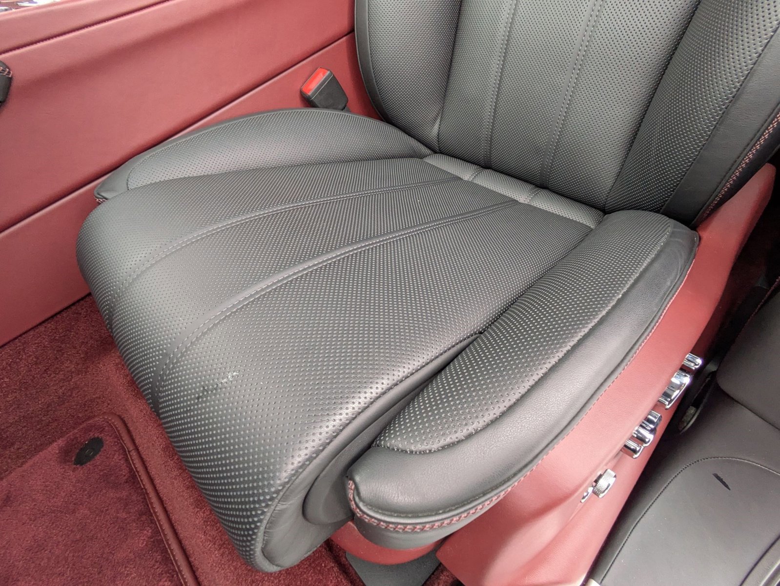 Certified 2025 Bentley Bentayga image 9