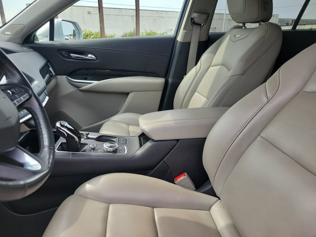 Used 2020 Cadillac XT4 Premium Luxury w/ Cold Weather Package AWD/4WD image 20