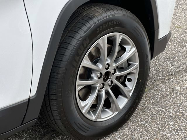 Used 2019 Jeep Cherokee Latitude Plus w/ Comfort/Convenience Group AWD/4WD image 30