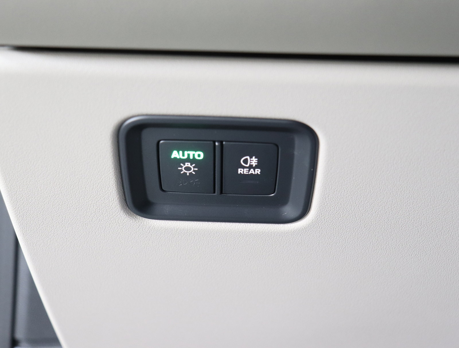 Used 2024 Porsche Macan 4 Electric image 30