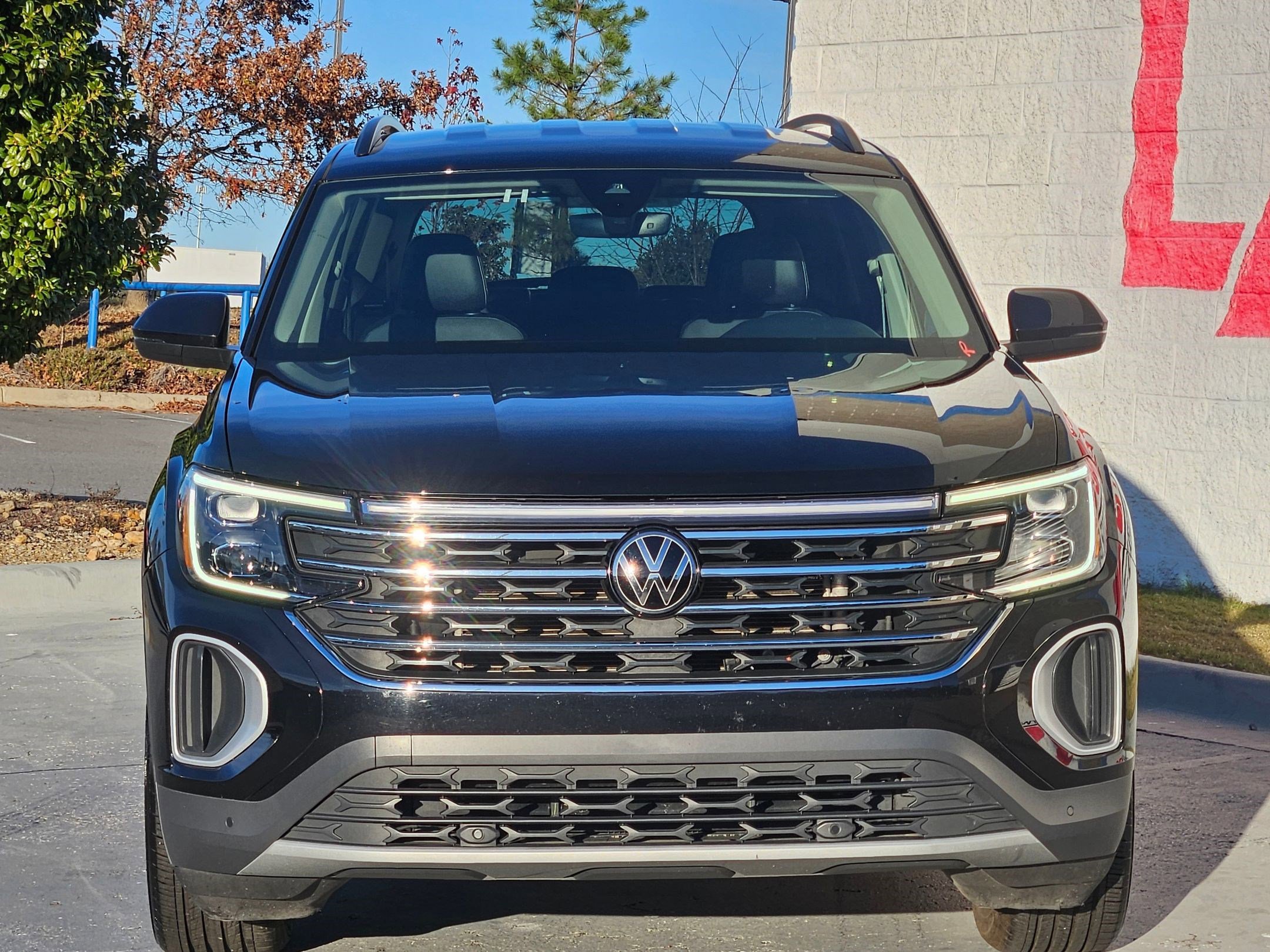 Used 2024 Volkswagen Atlas SE image 2