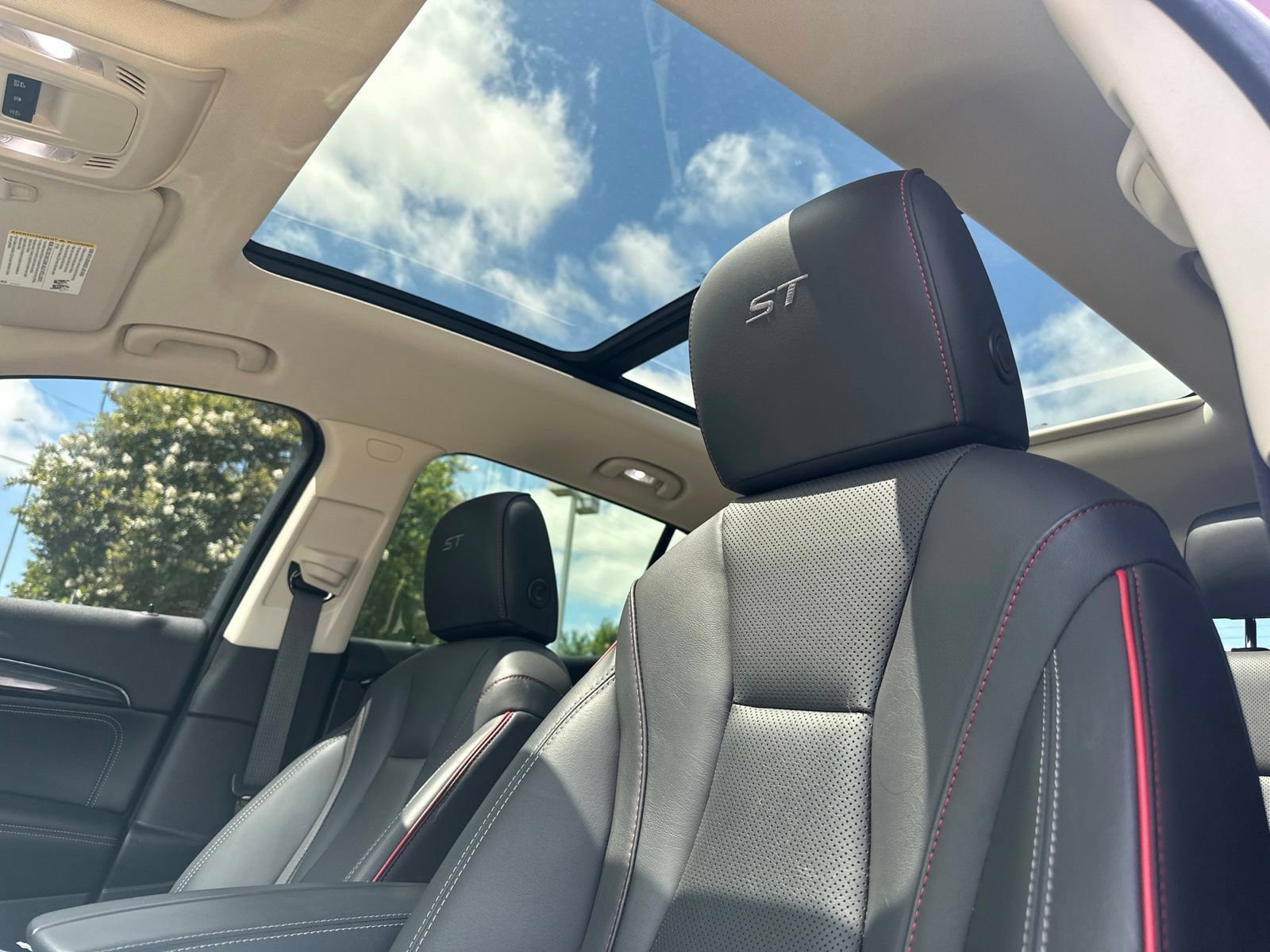 Used 2023 Buick Envision Essence w/ Sport Touring Package FWD image 8
