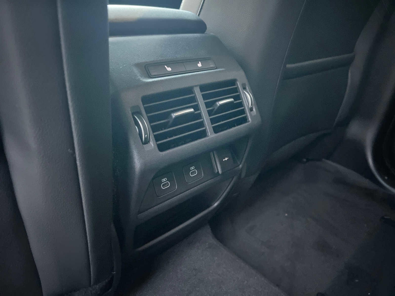 Used 2025 Land Rover Discovery Sport Dynamic SE image 17