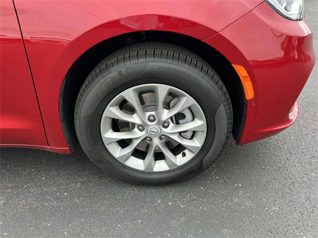 New 2025 Chrysler Pacifica Select image 13
