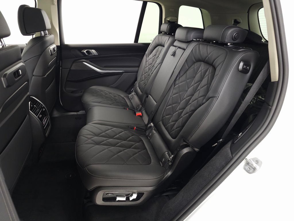 Used 2026 BMW X7 xDrive40i AWD/4WD image 39