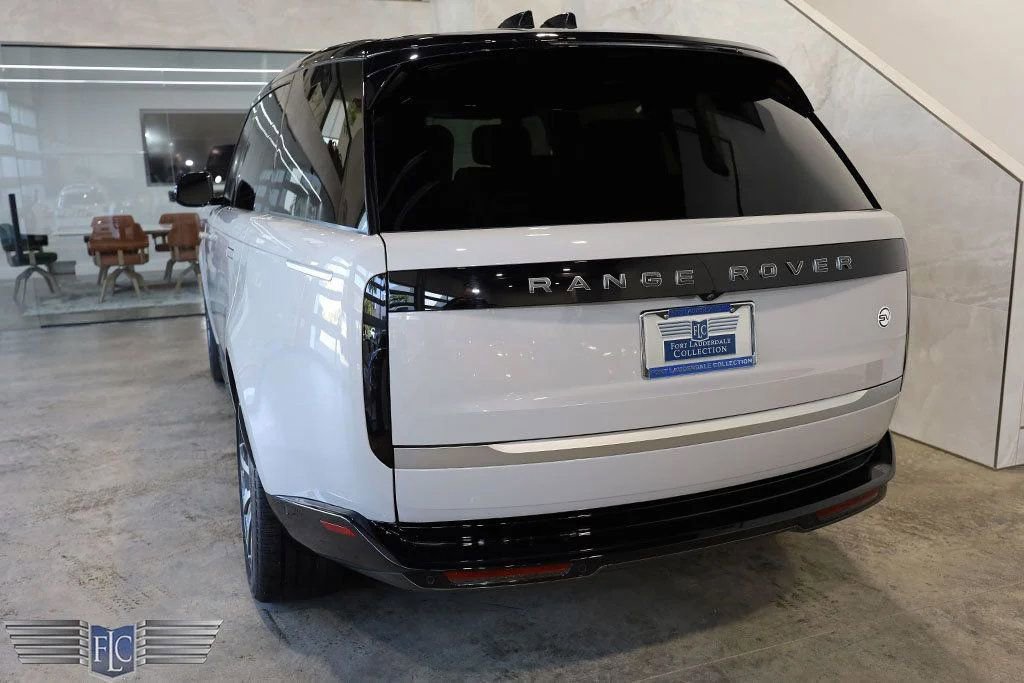 Used 2023 Land Rover Range Rover SV image 9