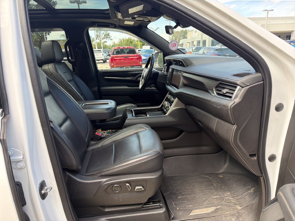 Used 2021 GMC Yukon XL Denali w/ Denali Ultimate Package AWD/4WD image 30