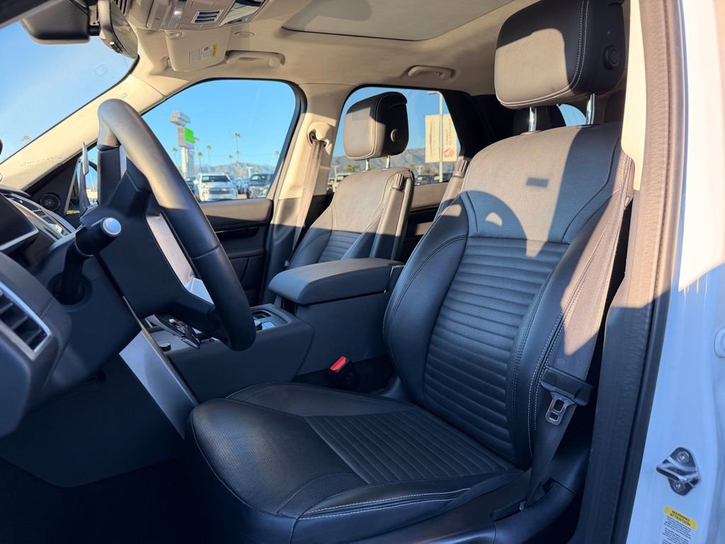 Used 2024 Land Rover Discovery S image 5