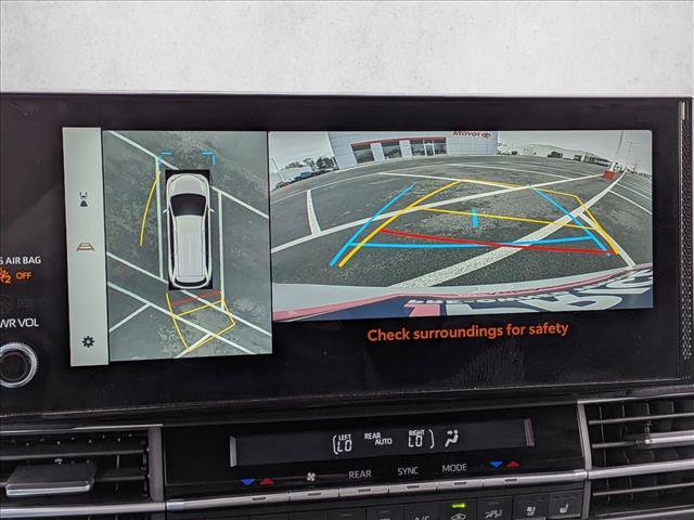 Used 2025 Toyota Sienna Platinum image 11