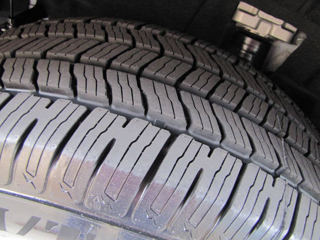 Used 2023 Jeep Grand Cherokee L Laredo RWD image 27