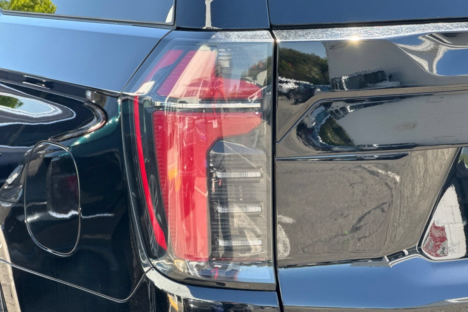 Used 2025 Chevrolet Suburban LT RWD image 47
