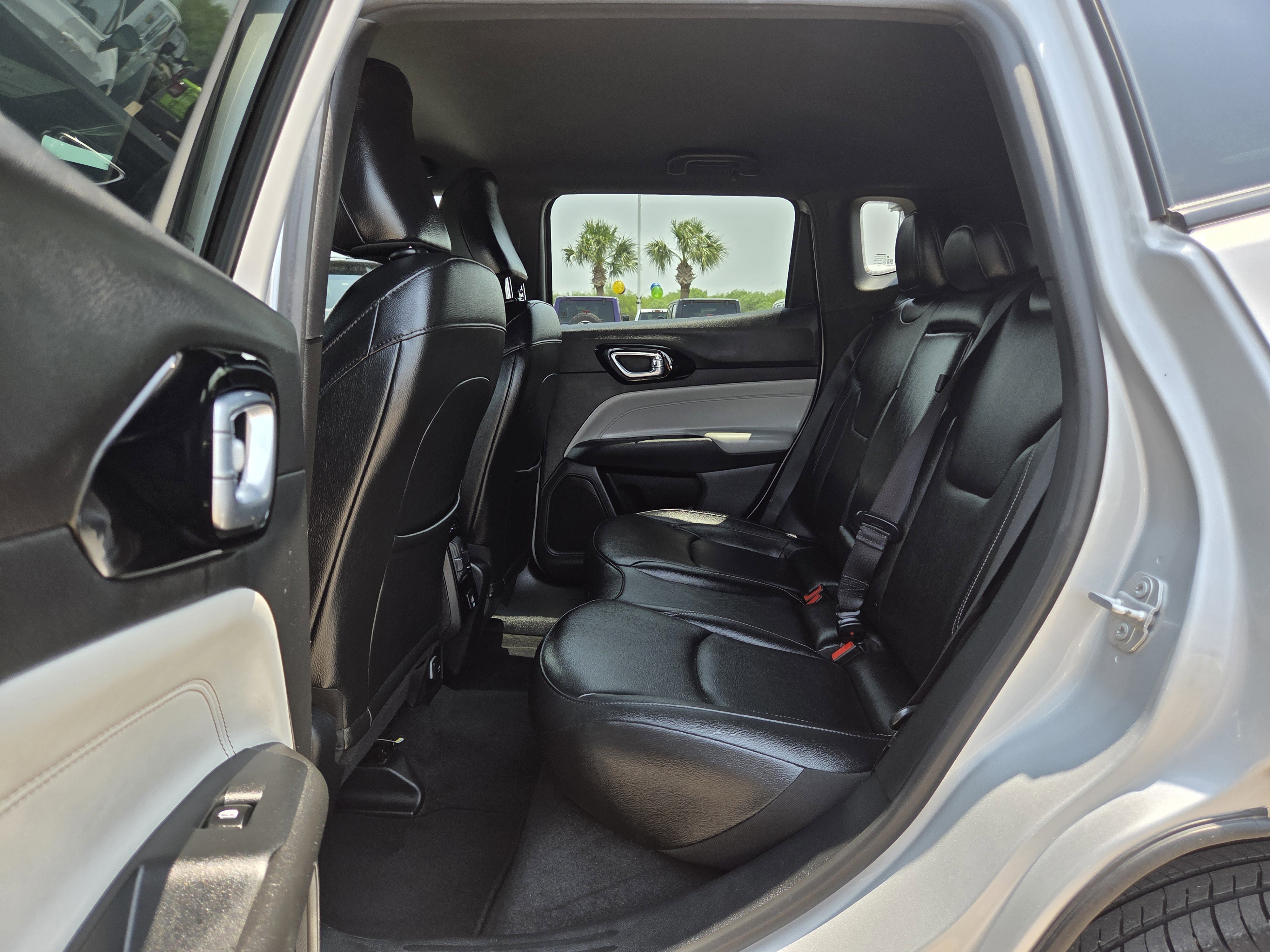 Used 2025 Jeep Compass Limited AWD/4WD image 15