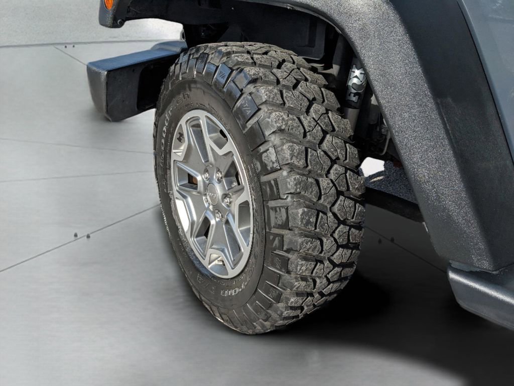 Used 2016 Jeep Wrangler Unlimited Rubicon w/ Connectivity Group AWD/4WD image 32