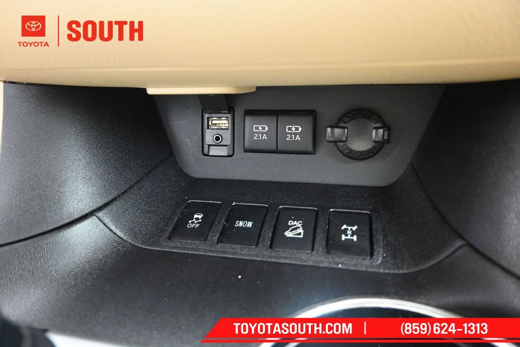 Used 2017 Toyota Highlander Limited AWD/4WD image 20