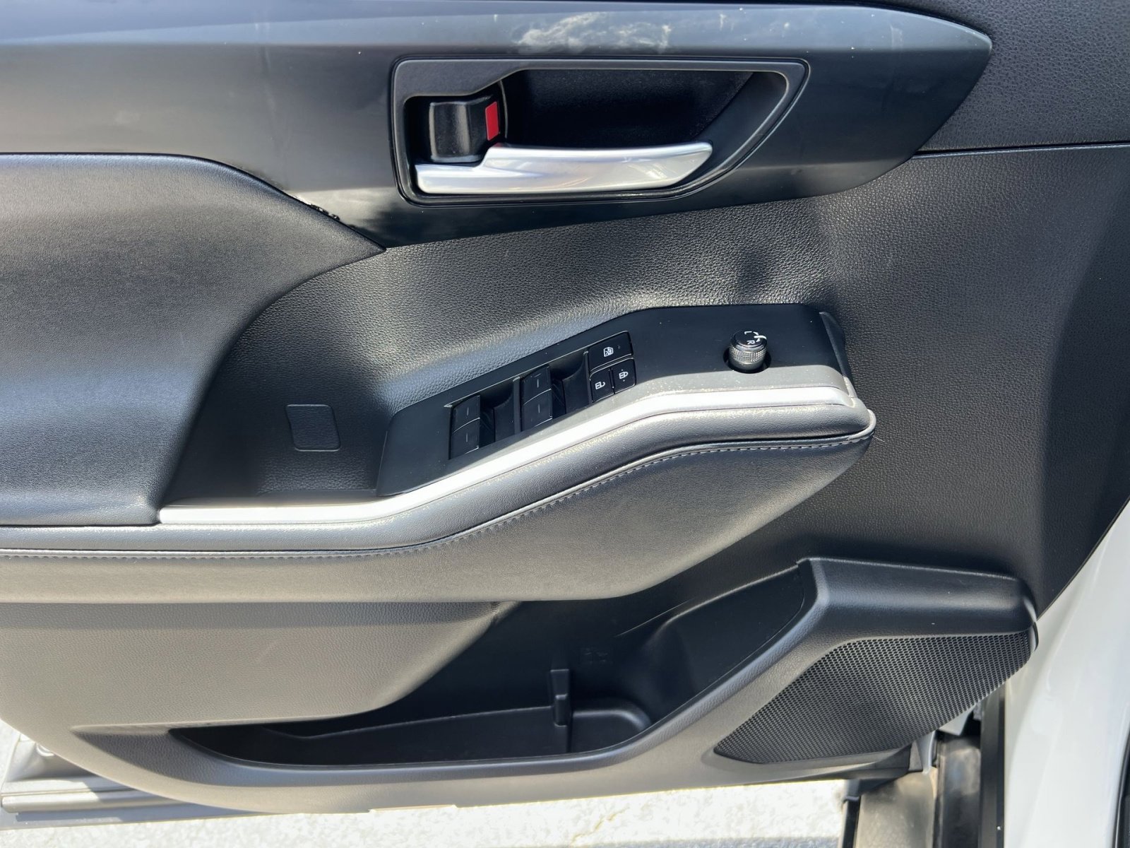 Used 2023 Toyota Highlander XLE FWD image 15