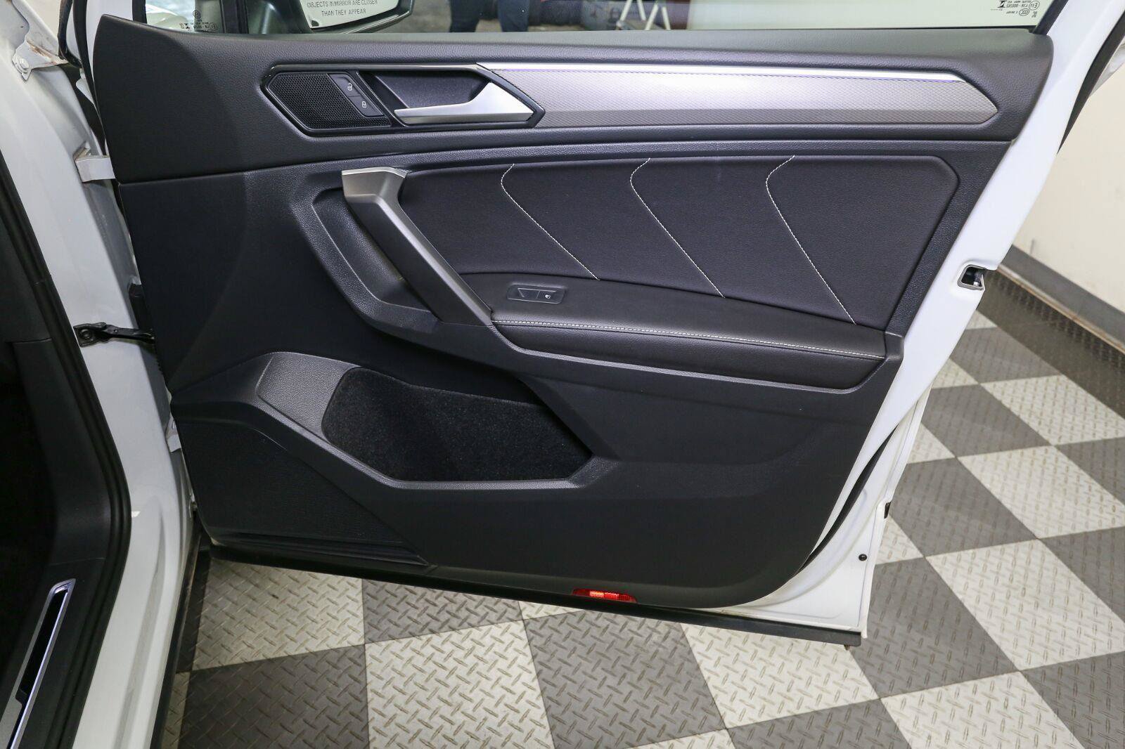 Certified 2023 Volkswagen Tiguan SE R-Line AWD/4WD image 23