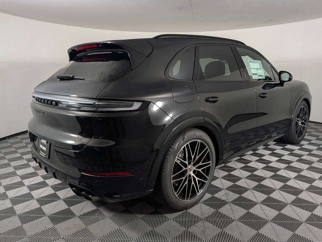 New 2026 Porsche Cayenne GTS AWD/4WD image 7