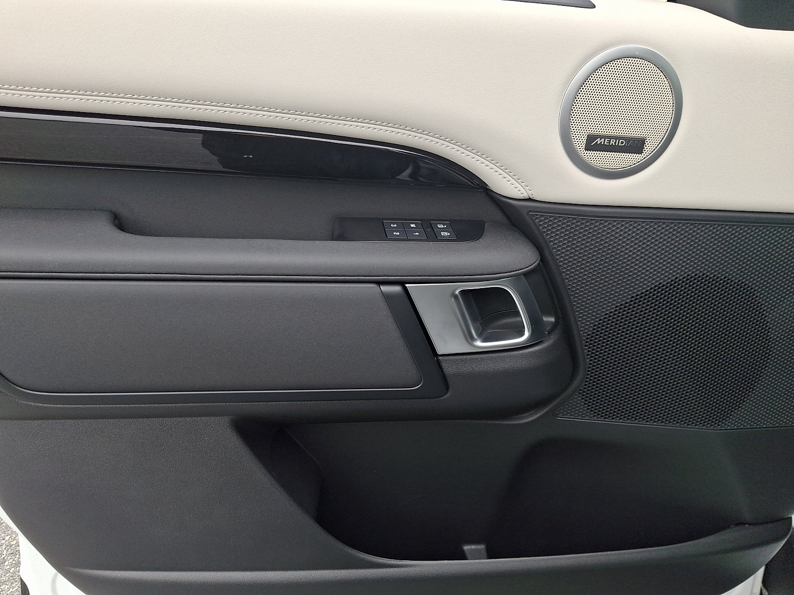 New 2026 Land Rover Discovery S AWD/4WD image 10