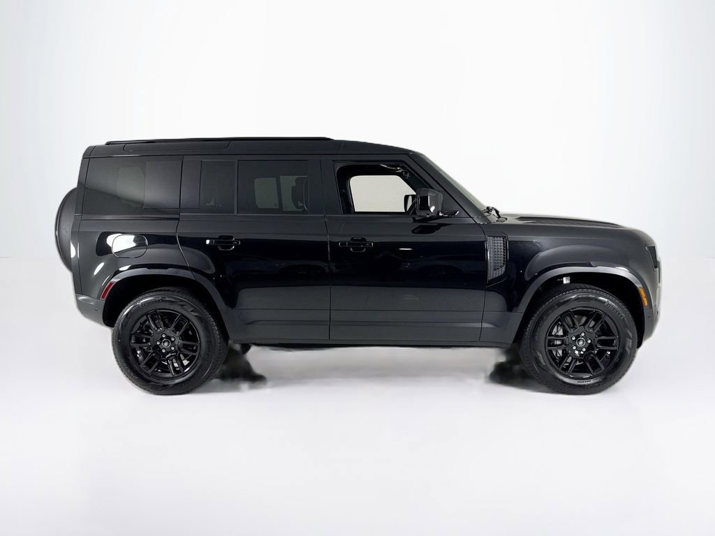 Used 2025 Land Rover Defender 110 S image 6