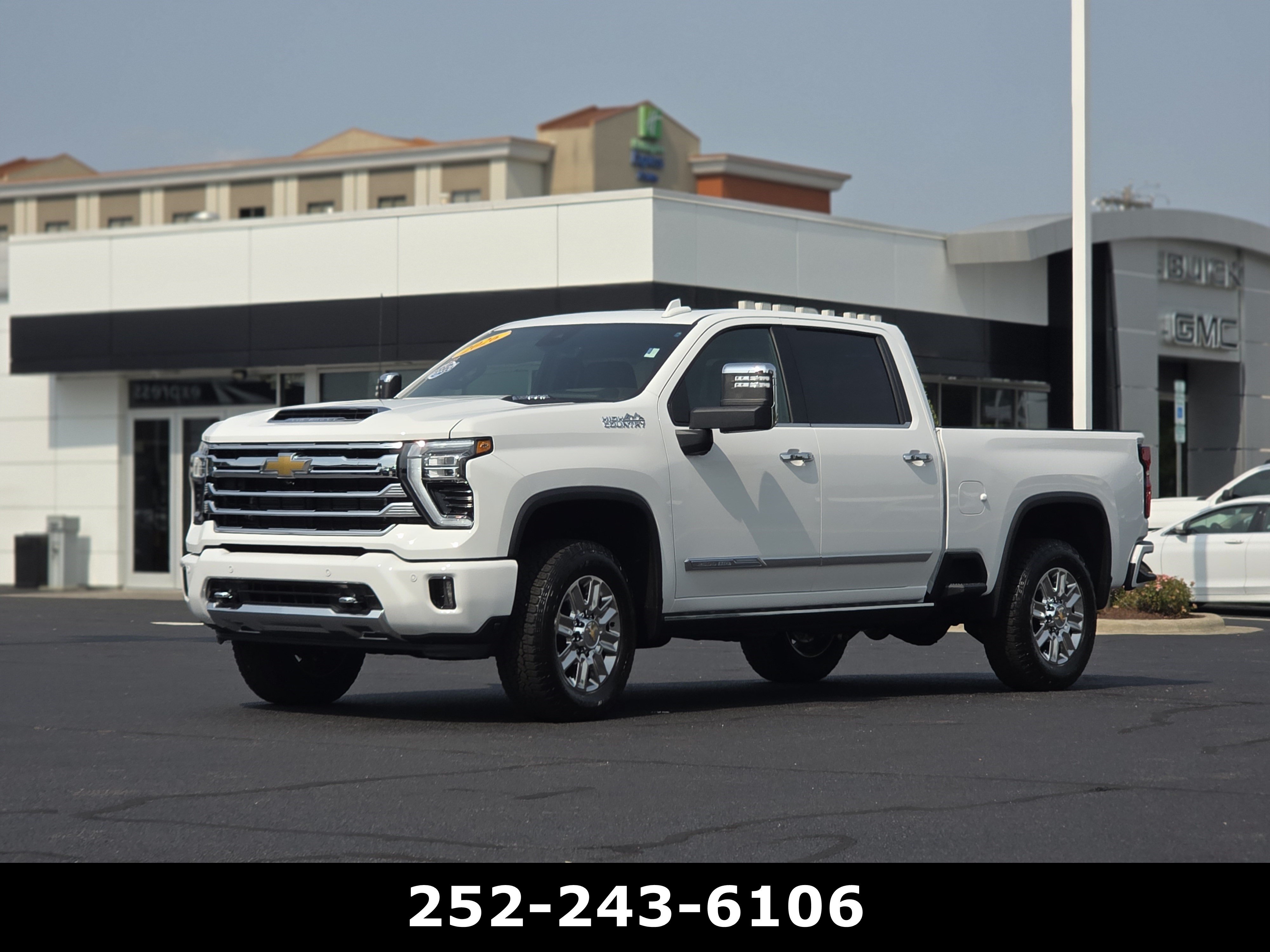 Used 2026 Chevrolet Silverado 2500 High Country w/ High Country Premium Package AWD/4WD image 3