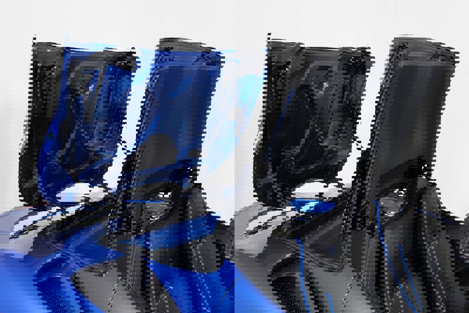 Used 2024 Ferrari SF90 Spider image 22