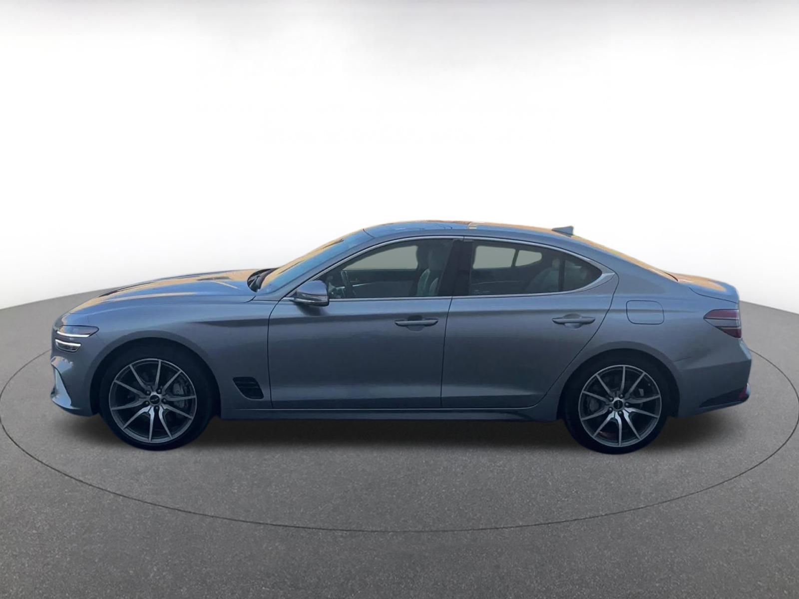 Used 2024 Genesis G70 2.5T image 9