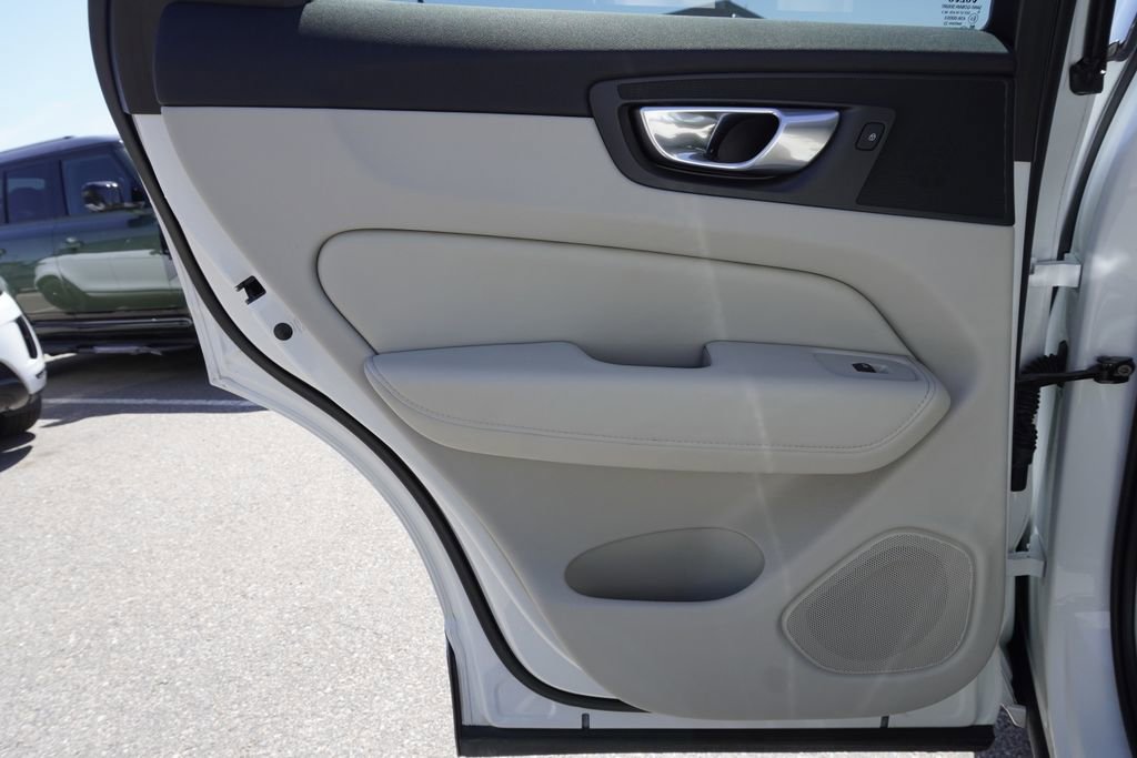 Used 2023 Volvo XC60 T8 Plus w/ Climate Package AWD/4WD image 28