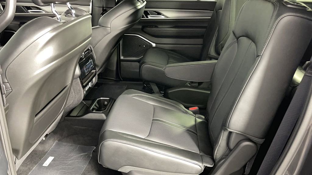 New 2025 Jeep Wagoneer L Series II image 13