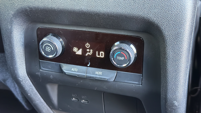 Used 2025 Chevrolet Traverse LT FWD image 27