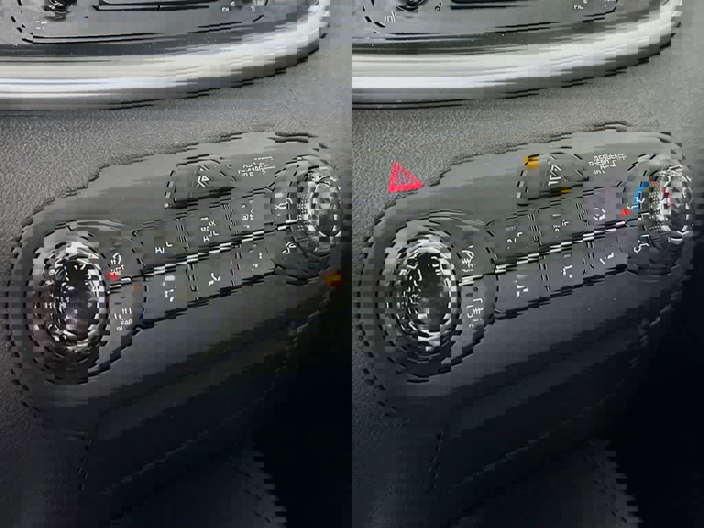 Used 2016 Kia Sorento LX image 18