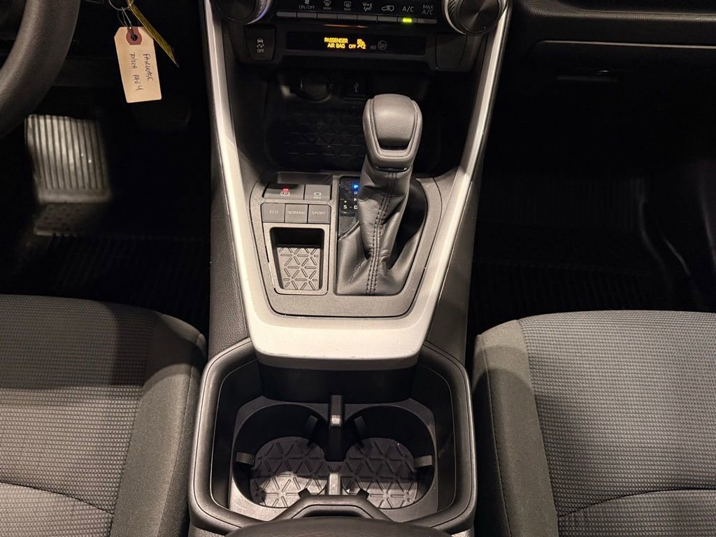 Used 2022 Toyota RAV4 LE FWD image 22