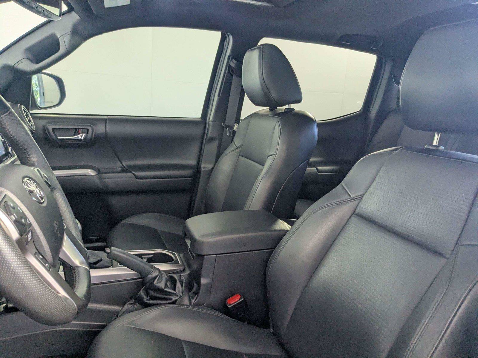 Certified 2022 Toyota Tacoma Limited AWD/4WD image 10