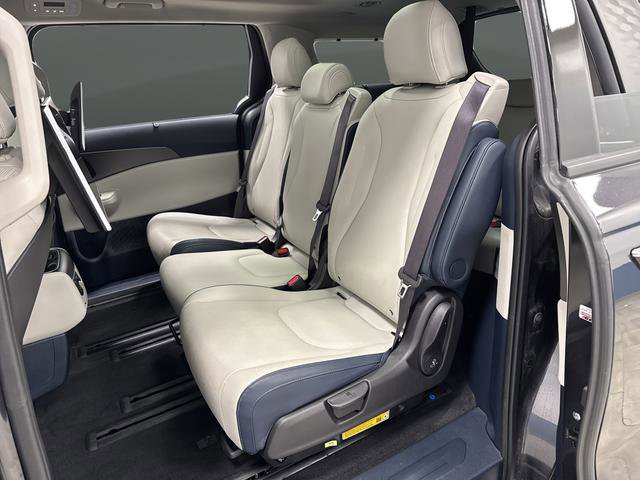 Used 2025 Kia Carnival SX image 31