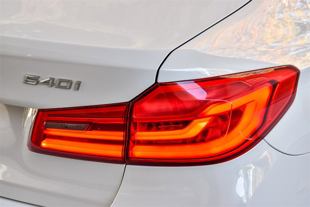 Used 2019 BMW 540i w/ M Sport Package image 7