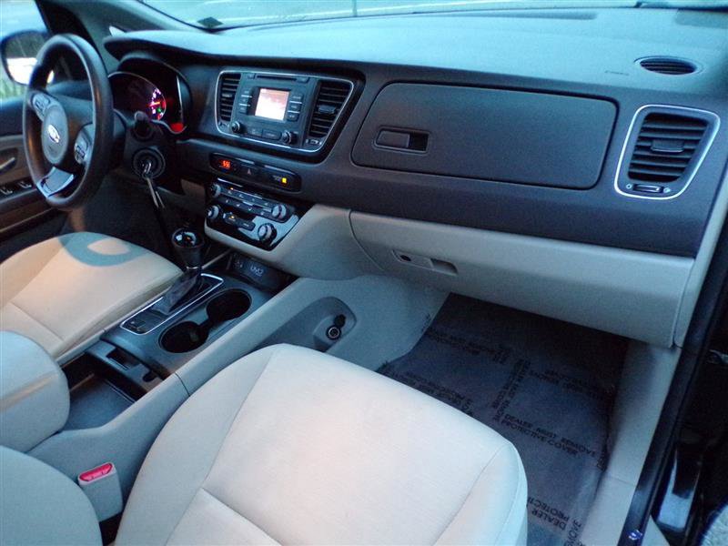 Used 2015 Kia Sedona LX image 20