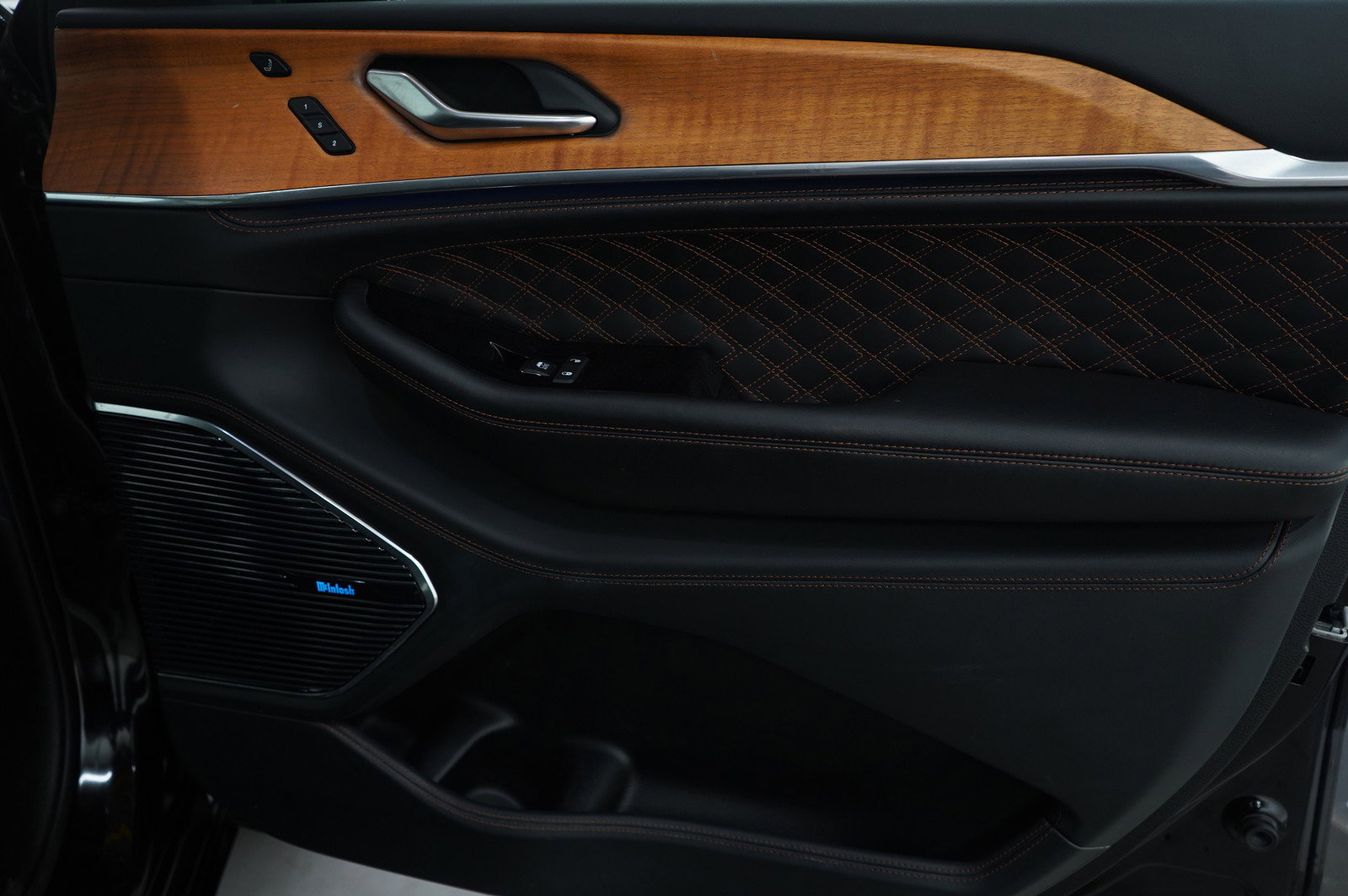 Used 2022 Jeep Grand Cherokee L Summit w/ Advanced Protech Group IV image 9