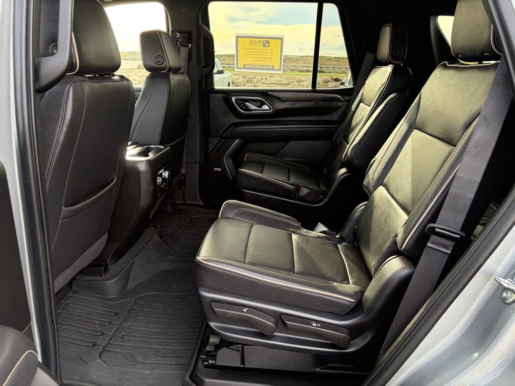Used 2023 GMC Yukon SLT w/ SLT Luxury Package image 17